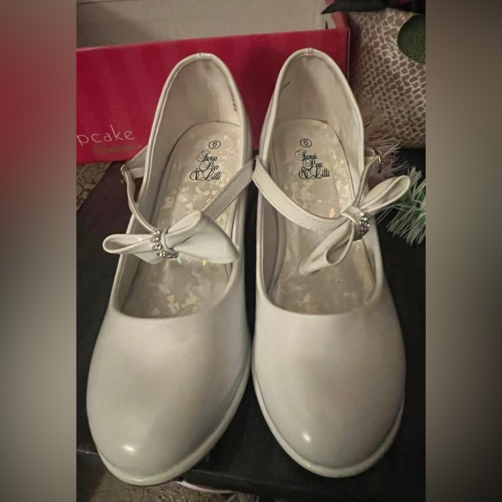 Elegant White low heels - Picture 2 of 3